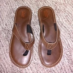 Clarks Women's brown leather flip flops